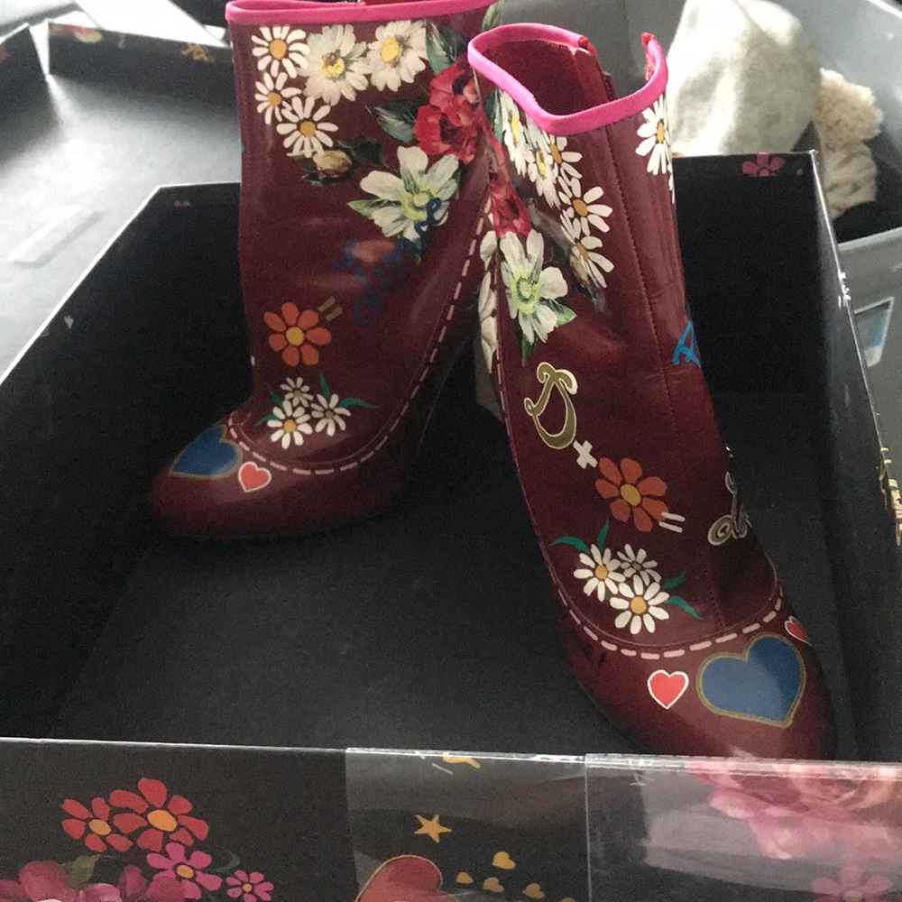 Dolce and GABBANA BOOTIES